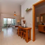 B44 - Alto Do Quintao Apartment *